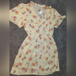 All In Favor - Large Yellow Short Sleeve Belted Wrap Dress L